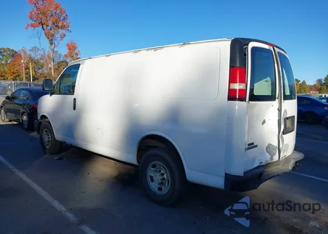 2008 Chevrolet Express Work Van z USA, uszkodzony, nr VIN 1GCGG25C281111048